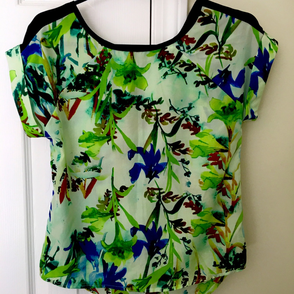 Beautiful and striking top